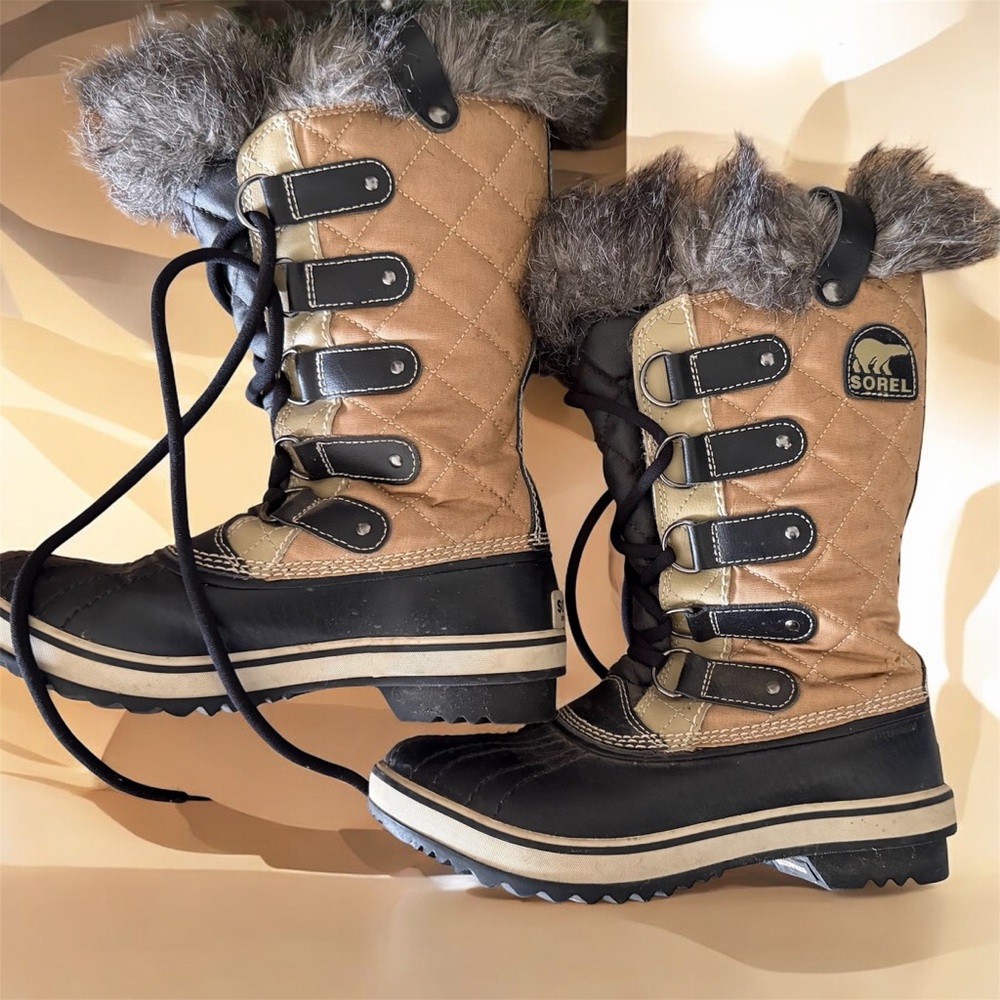 Warm comfortable and super fun! Women’s Sorel boots!